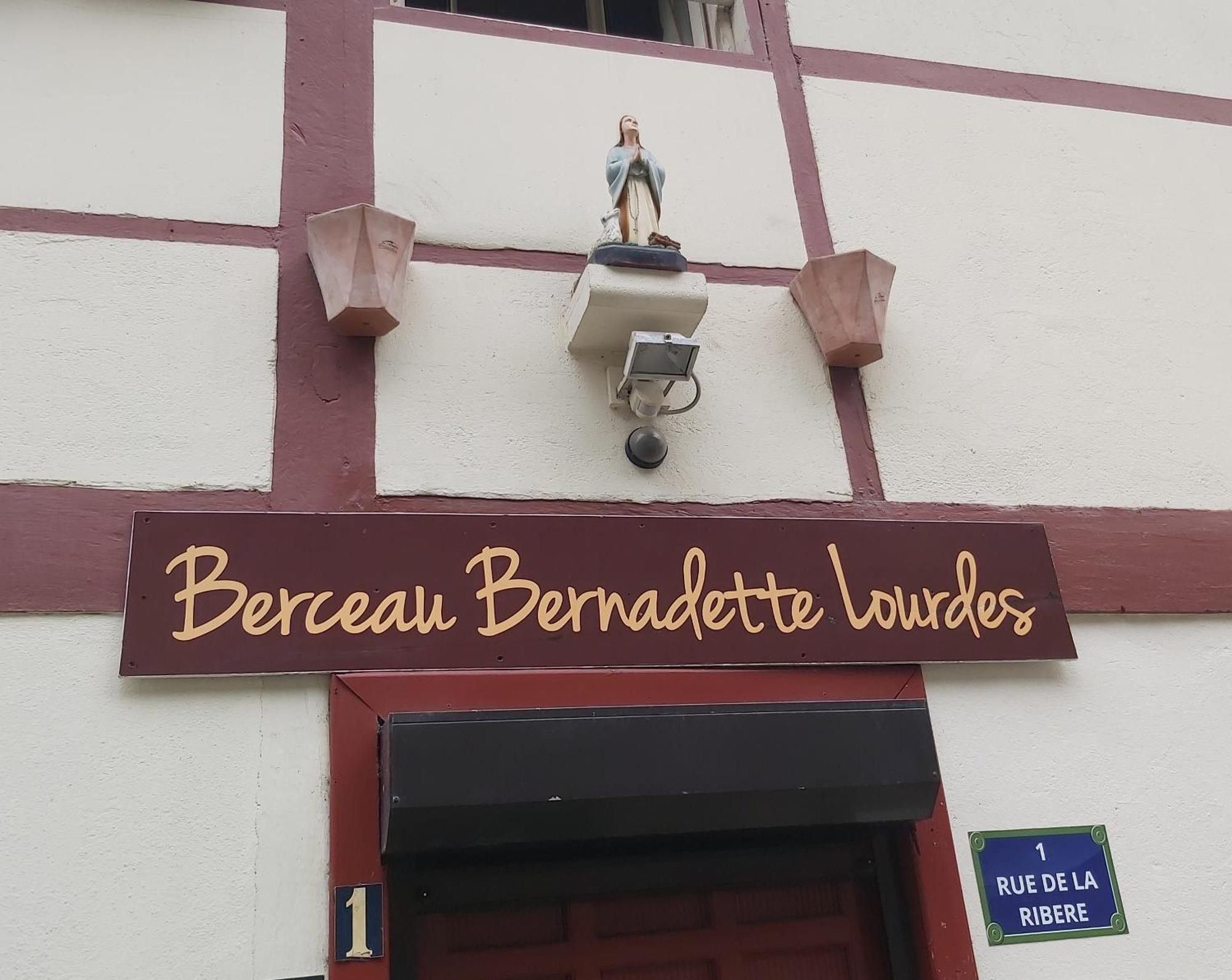 Apartment Padre Pio & St Michel Archange Hotel 3*